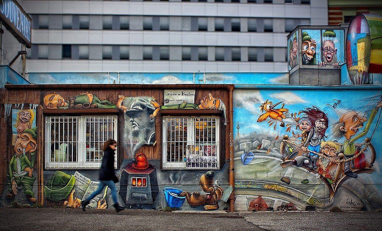East Side Gallery Berlin Duvarı