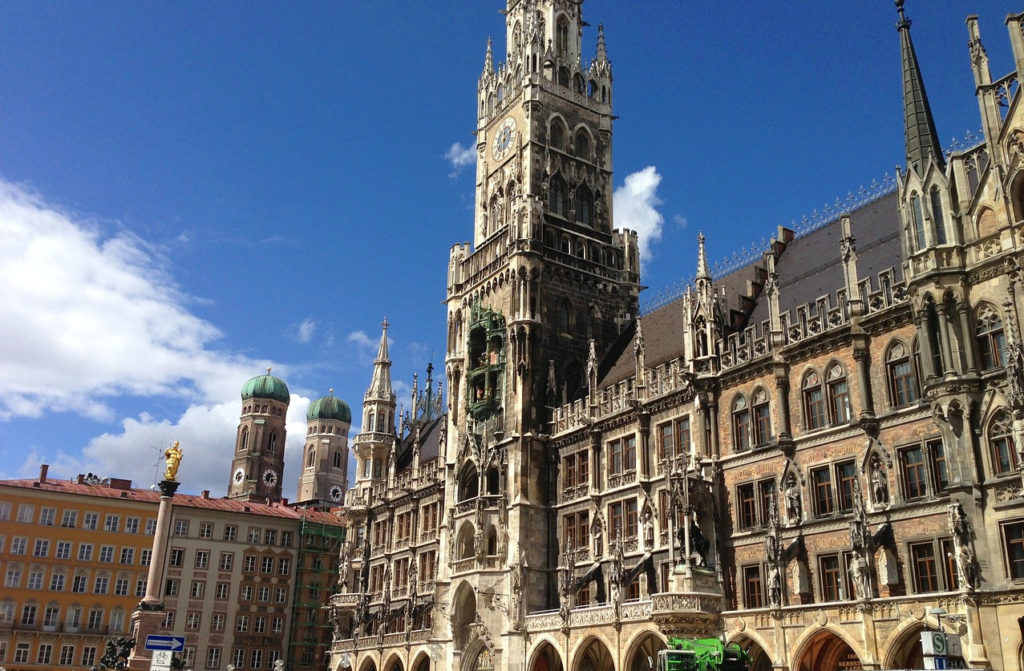 Marienplatz Münih Gezi Rehberi