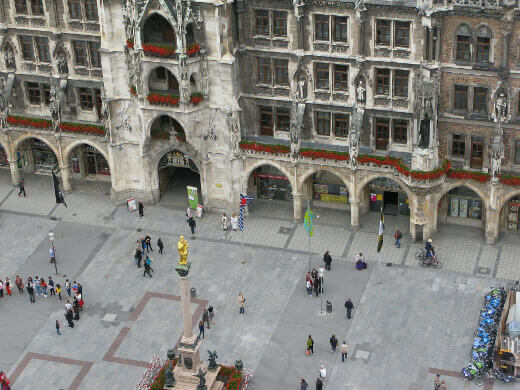 munich-marienplatz-turrehberin