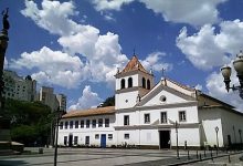 Patio do Colegio ve Museu Oadre Anchieta
