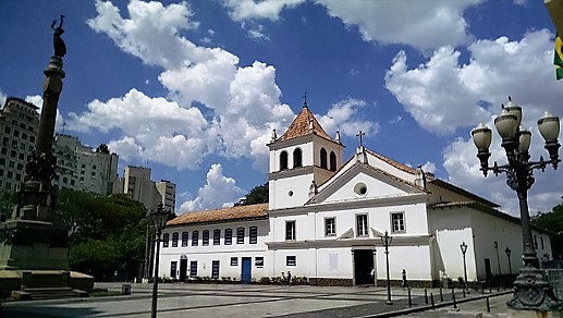 Patio do Colegio ve Museu Oadre Anchieta