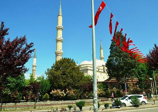 Üç Şerefeli Cami