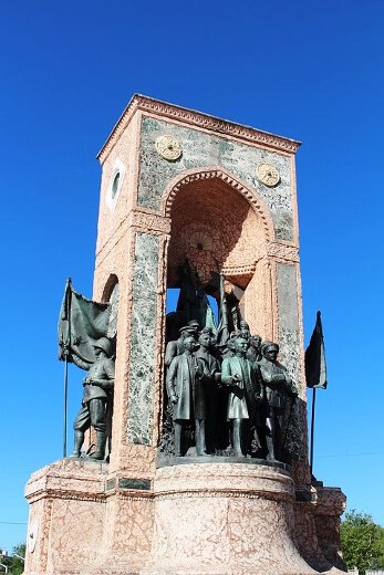 Taksim Cumhuriyet Anıtı